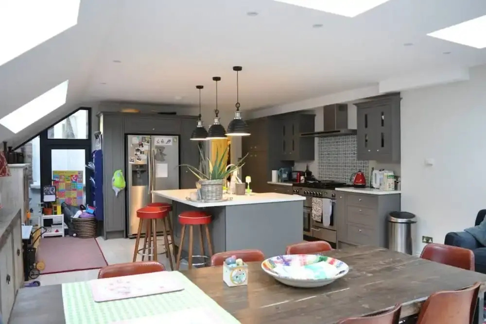 Spacious 2 Bedroom Property in Great Location