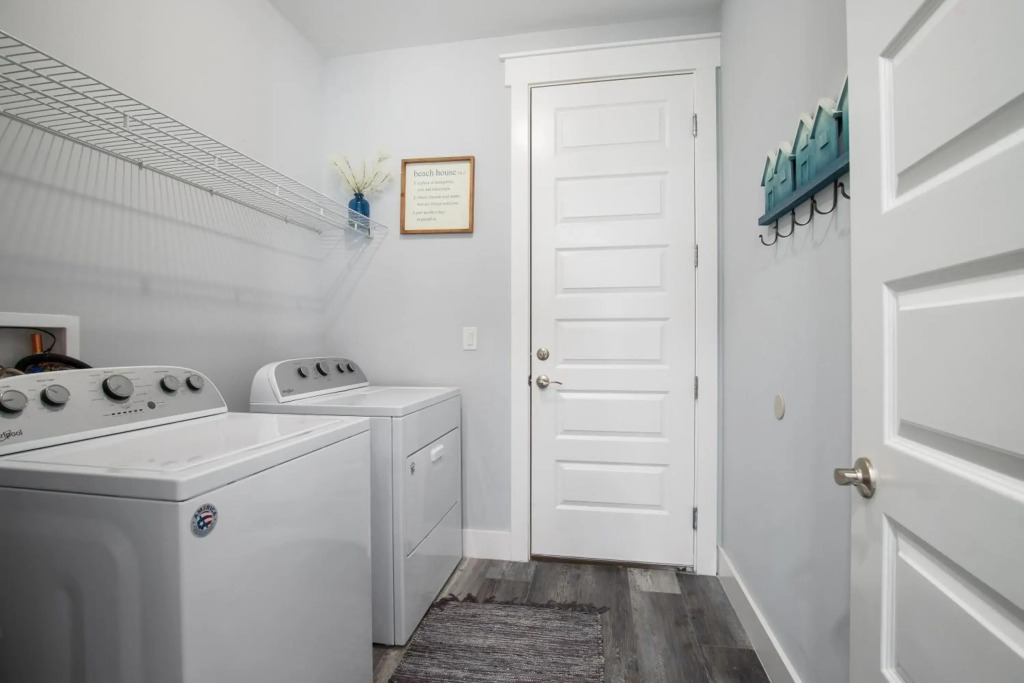 Gorgeous 3bd/2.5ba NEW Home w/ Private Heated Pool Steps From Beach!