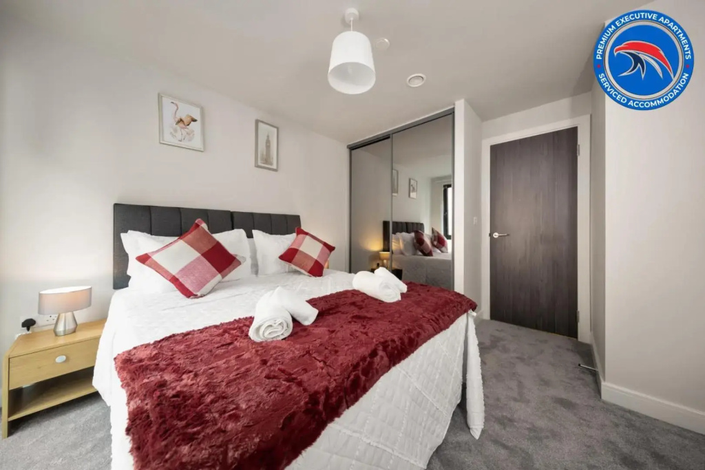 50 PERCENT OFF - Perfect for Long Stays - For Business, Professionals , Relocations & Families I Gym I Boardroom I Cinema I WIFI - Book today 2 Bed at Premium Executive Serviced Apartment - St Martins Place