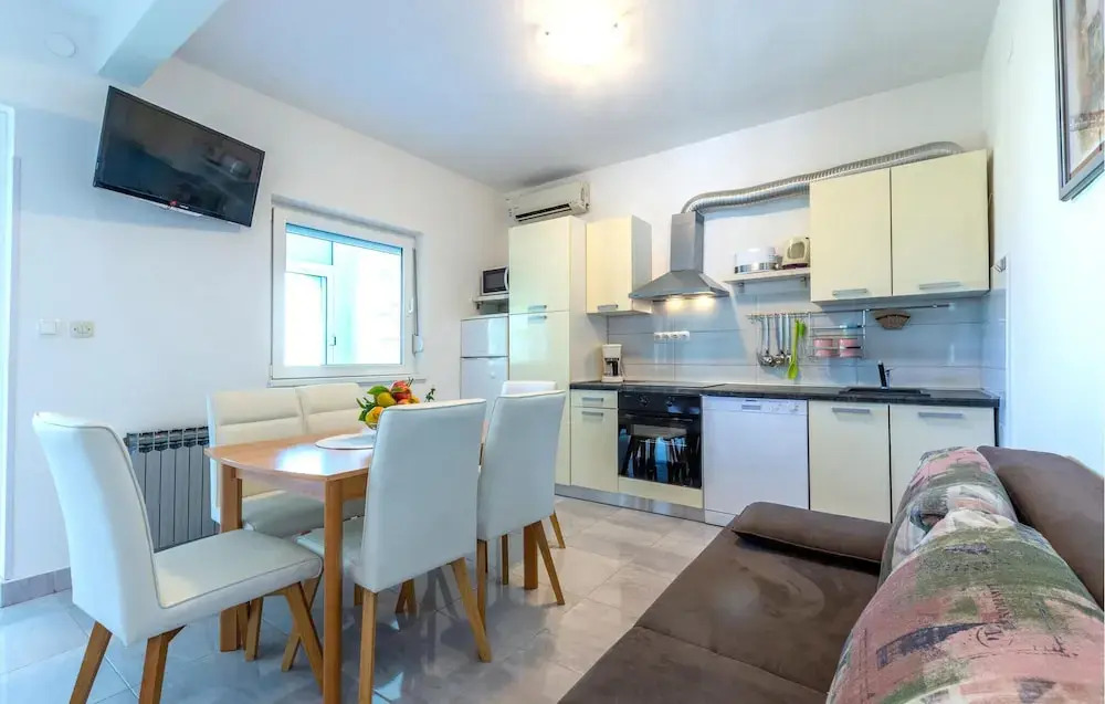Awesome Home in Kastel Stari With Wifi and 2 Bedrooms