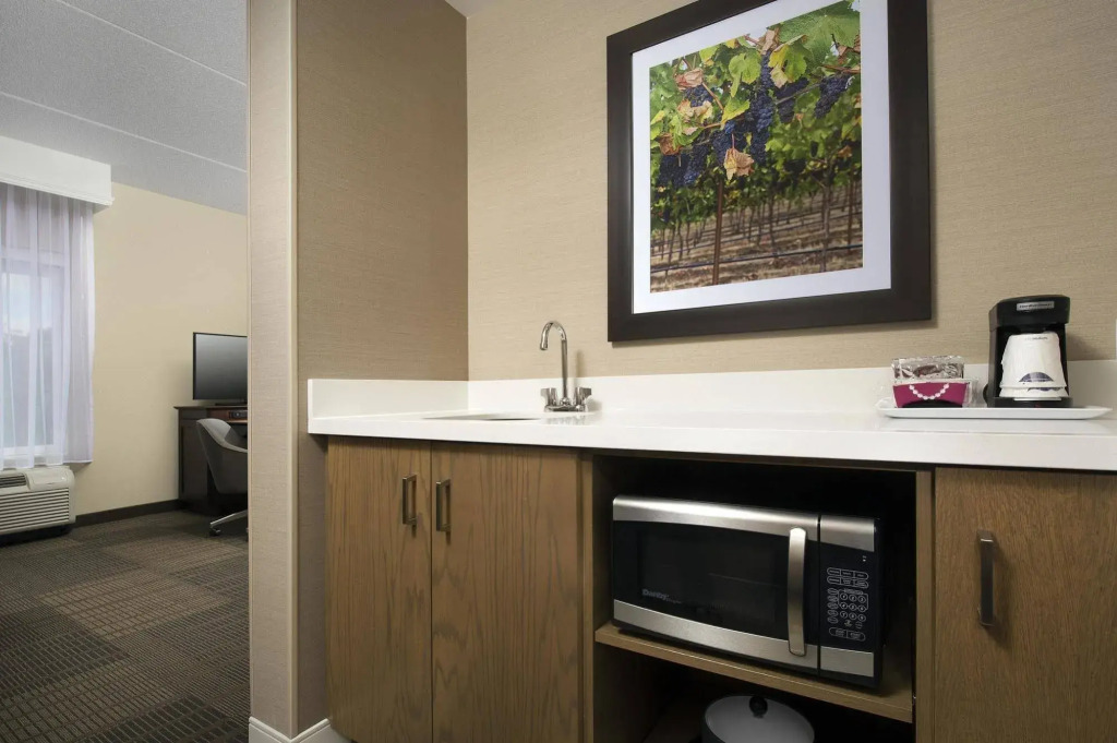 Hampton Inn & Suites Falls Church