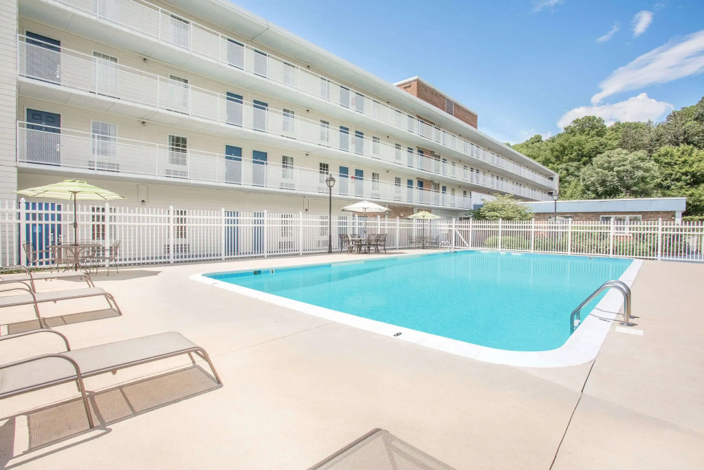 Howard Johnson by Wyndham Staunton
