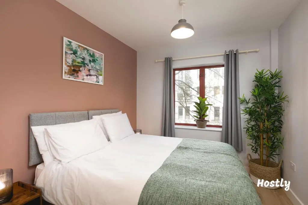 Wesley Gate Apartments - Building 3, by Hostly