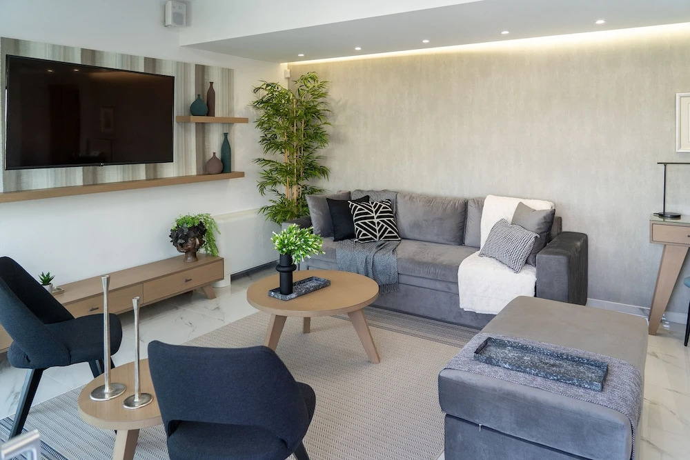 The Lop Athens Holidays Luxury Suites