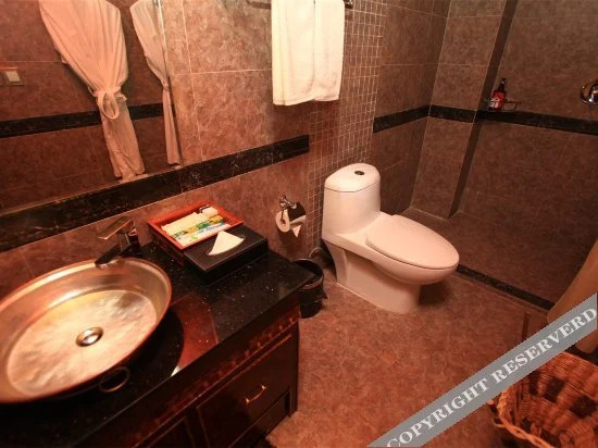 Above the Clouds Hotel (Lhasa Barkhor Street Jokhang Temple)