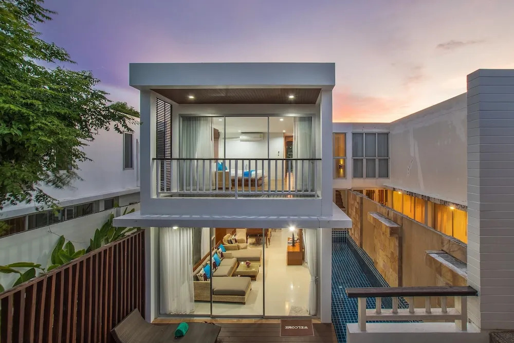 Private Villa with Pool near Laguna