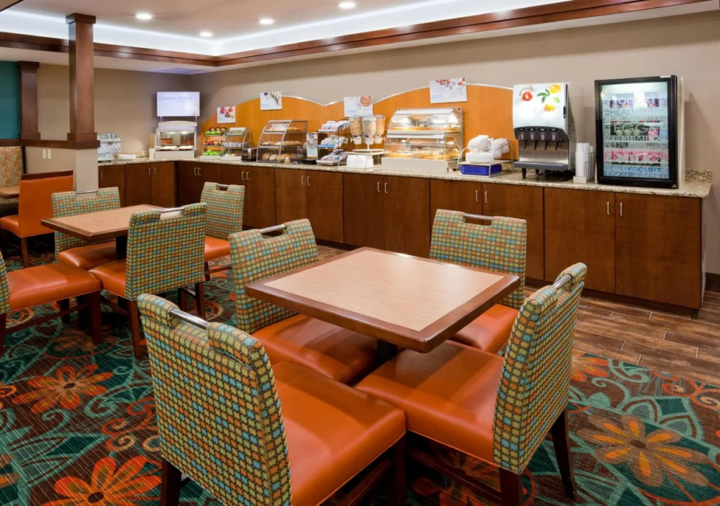 Holiday Inn Express and Suites St. Cloud by IHG