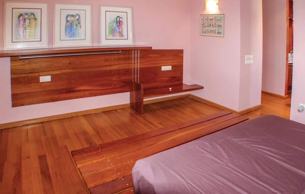 Stunning Home in Porto Rafti, Attiki With Wifi and 5 Bedrooms