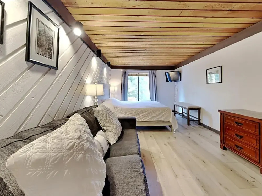 Slopeside Condo with Fireplace