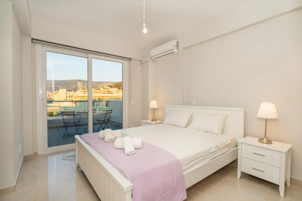 Sunny penthouse w/ Acropolis view next to metro