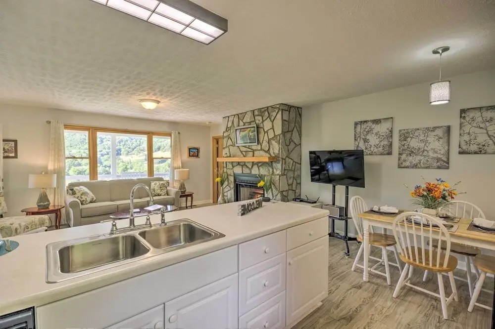 Maggie Valley House w/ Mtn Views - 1 Mi to DT