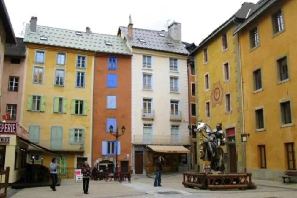 Apartment with 3 Bedrooms in Briançon, with Wonderful Mountain View, Enclosed Garden And Wifi