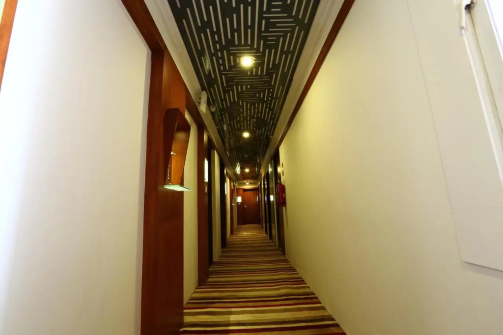 The Altruist Andheri Hotel