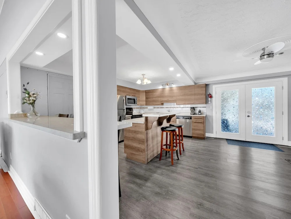Park Bungalow #4 - Seacliff Beach Suites