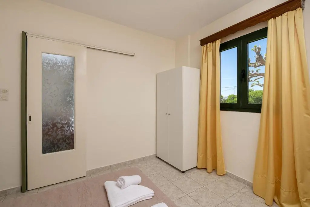 Petrakis Afrathias garden house