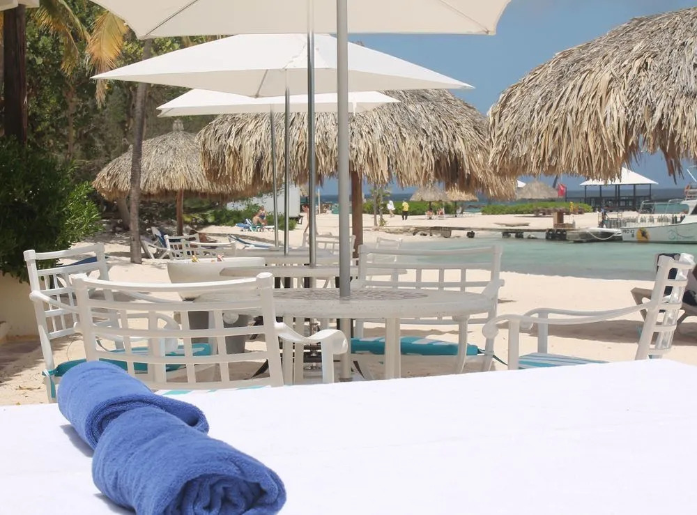 Moomba B&B Ocean Front Hostal