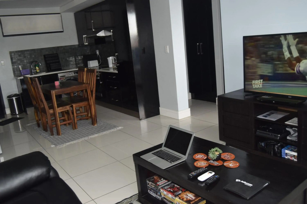 Highrise Windhoek apartment with skyline view, pool and gym