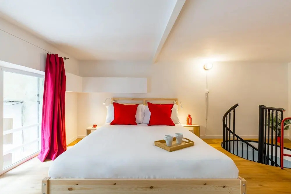White&Blue Apartment at Sanità  by Wonderful Italy