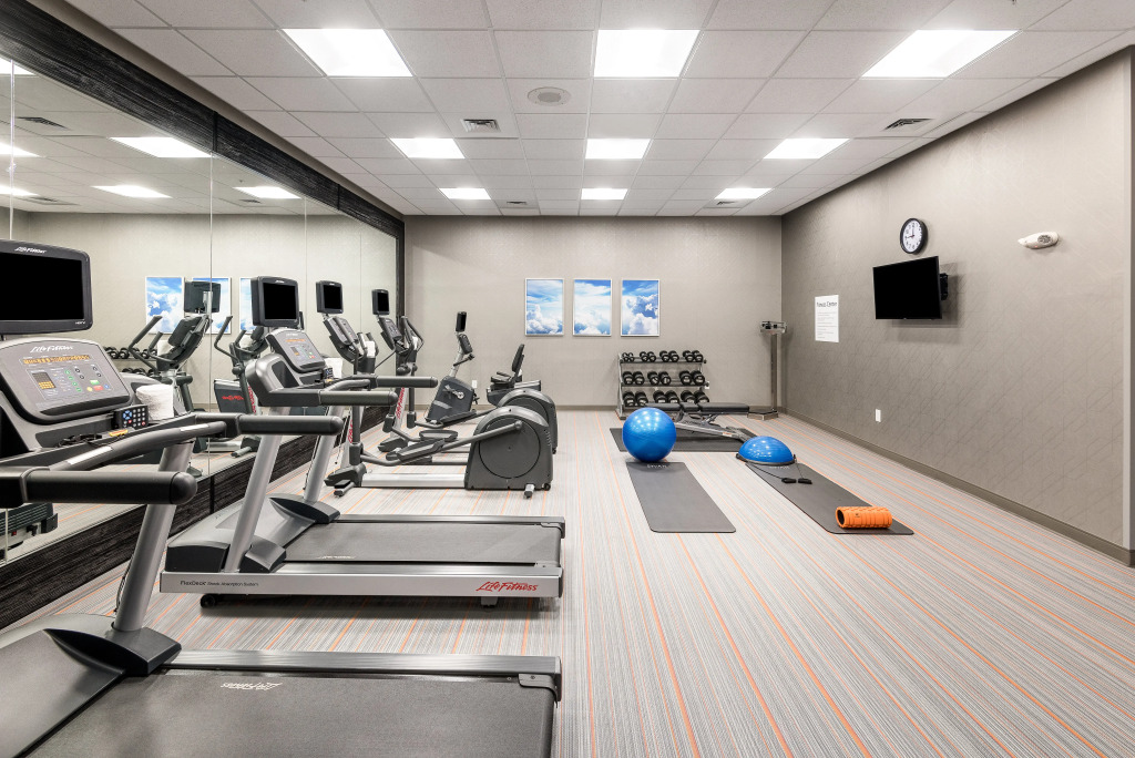 Holiday Inn Express & Suites - Charlotte Airport by IHG