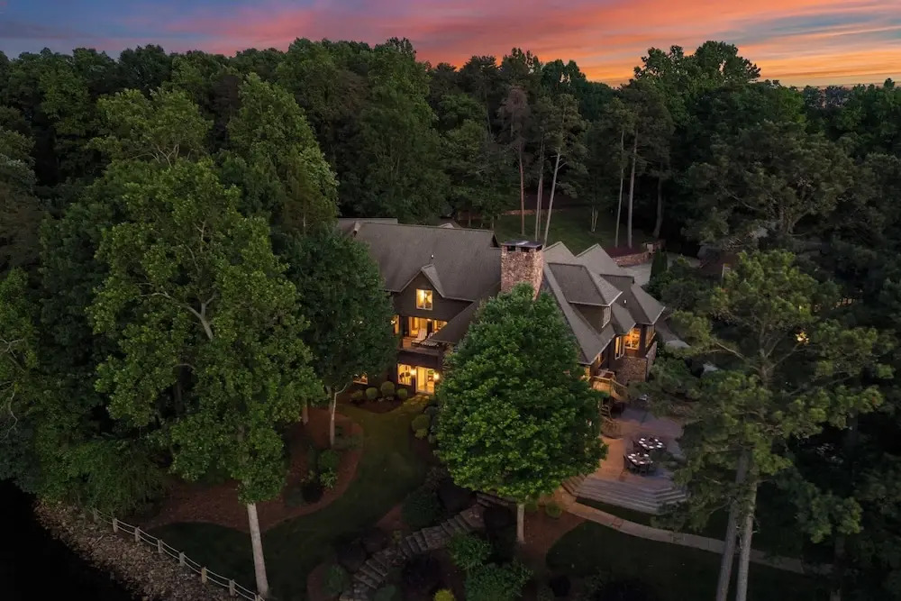 Sunset Shores Resort: The Grand House by Avantstay Lakefront, Spa, Private Dock+beach, Game Room