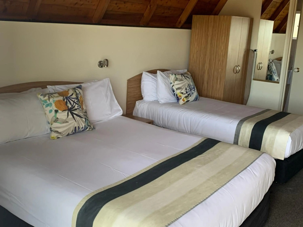Mountain Chalets Motel