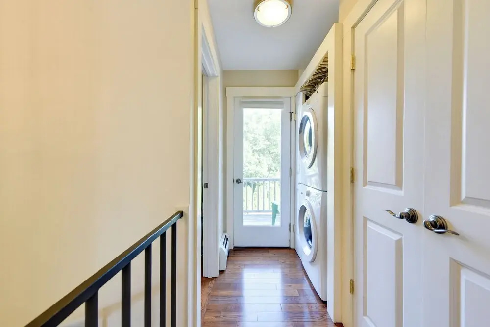 Shop, Dine, Explore Commercial St! Coastal Retreat