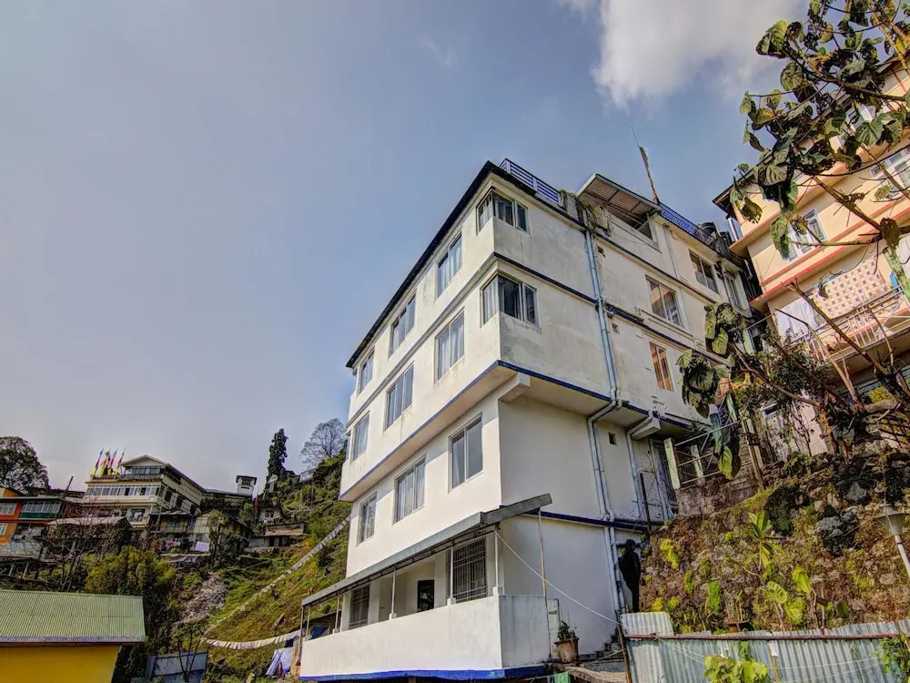 OYO 12862 Hotel Lamaz Residency