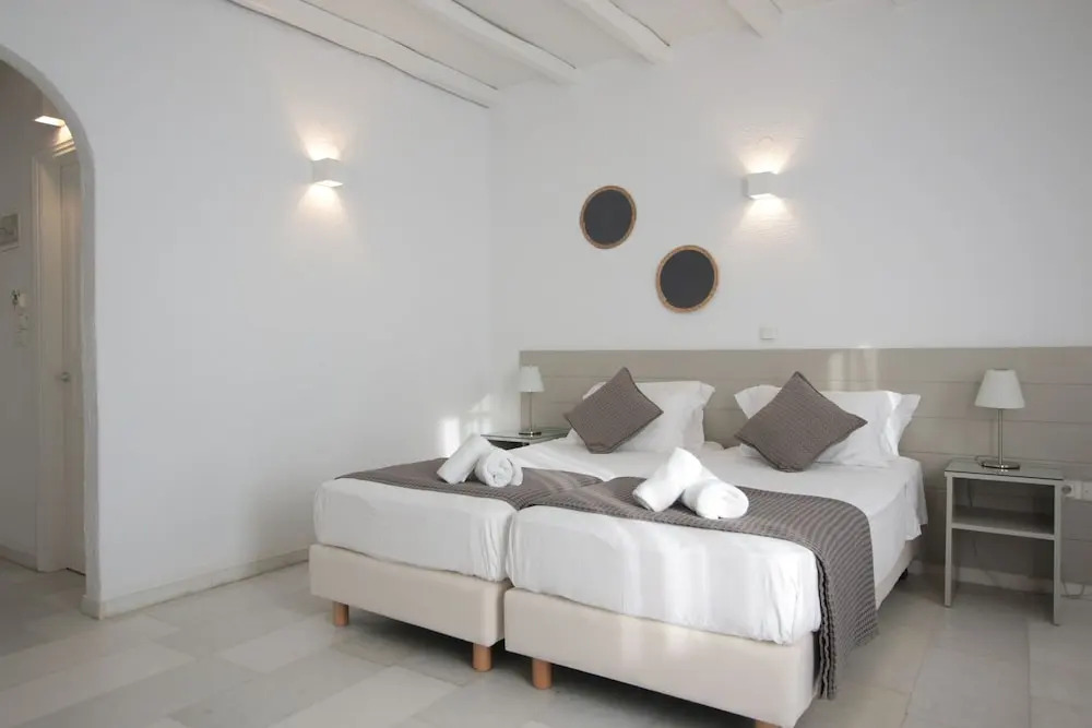 Parian Lithos Residence