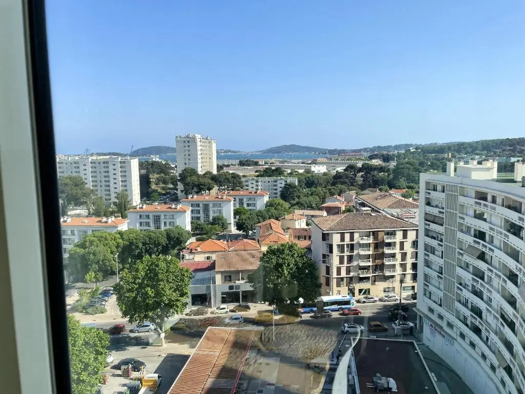 Appartement de 2 chambres avec vue sur la mer balcon et wifi a Toulon a 5 km de la plage