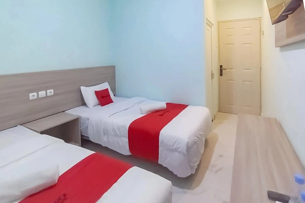 RedDoorz at Diamond Inn Stasiun Pekalongan
