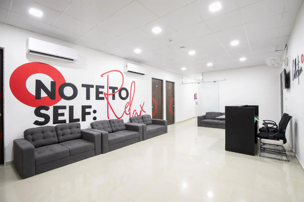 Oyo Townhouse 427 Gokul Solitaire VIP Rd