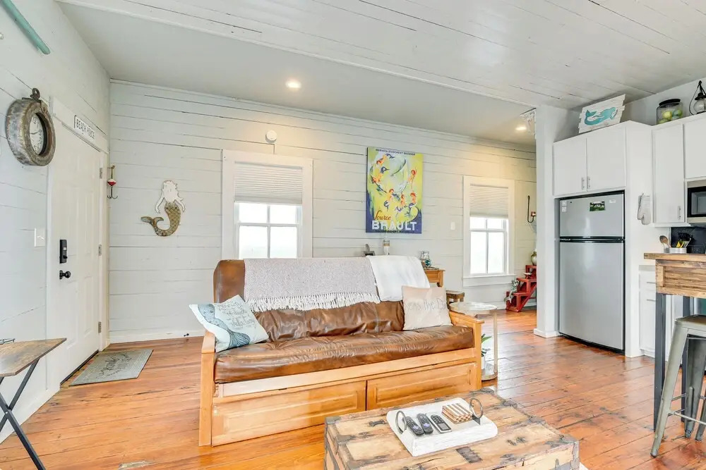 1 Mi to Dtwn Galveston! Home w/ Pet-friendly Yard