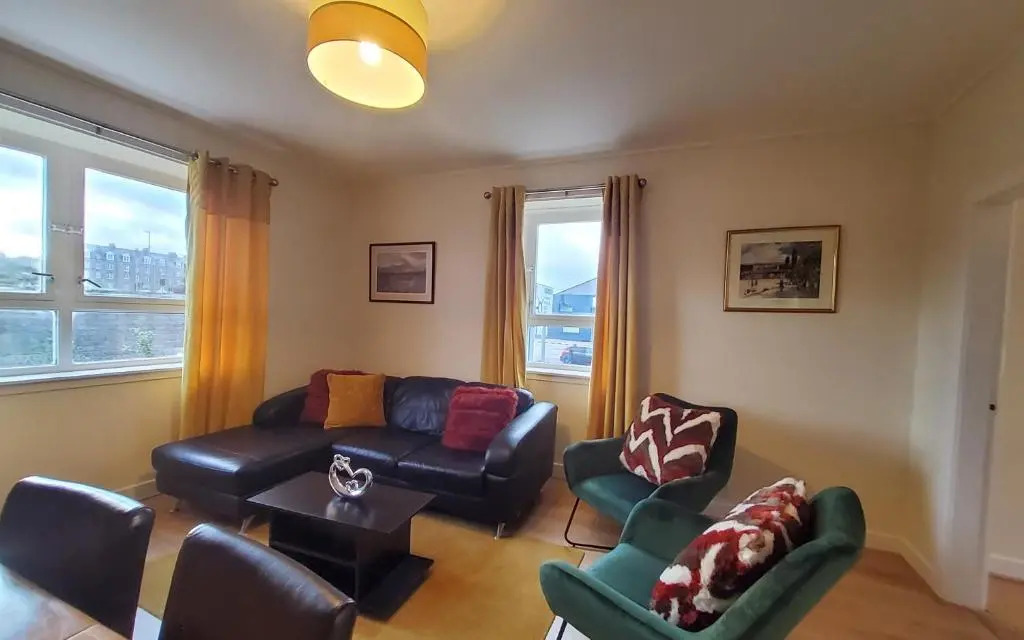 Sensational Stay Serviced Accommodation Aberdeen 4 Bedroom Apt - Bedford Avenue