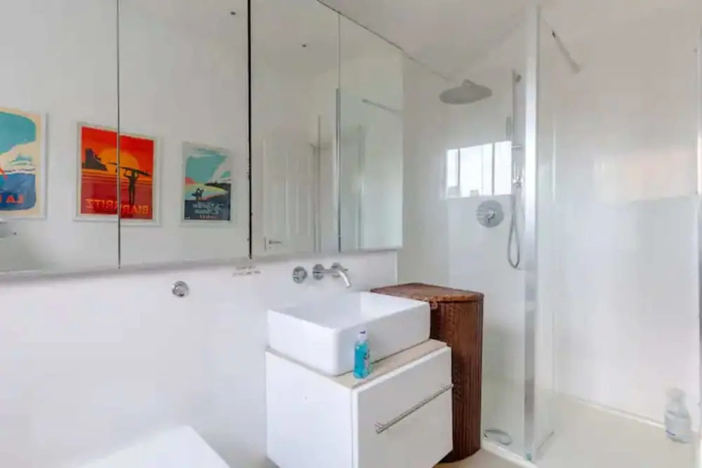 Beautifully Designed 2BD House - by Queen's Park!