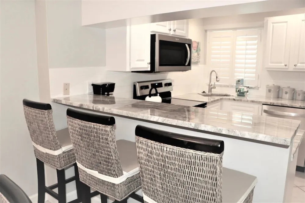 Jamaica Royale - T24 - 2 Br Condo