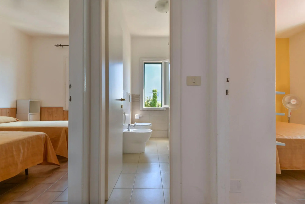 Three-room apartment with separate entrance, with large terrace overlooking the sea-Calipso
