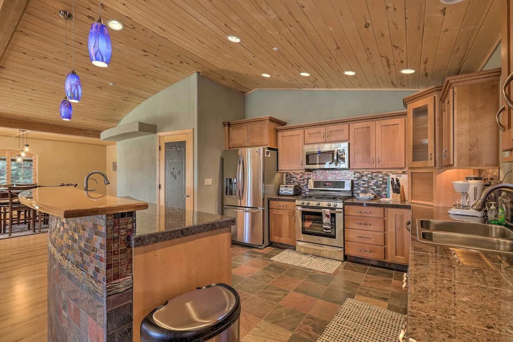 5 Mi to Butte Creek Trail: Prescott Home w/ Deck!