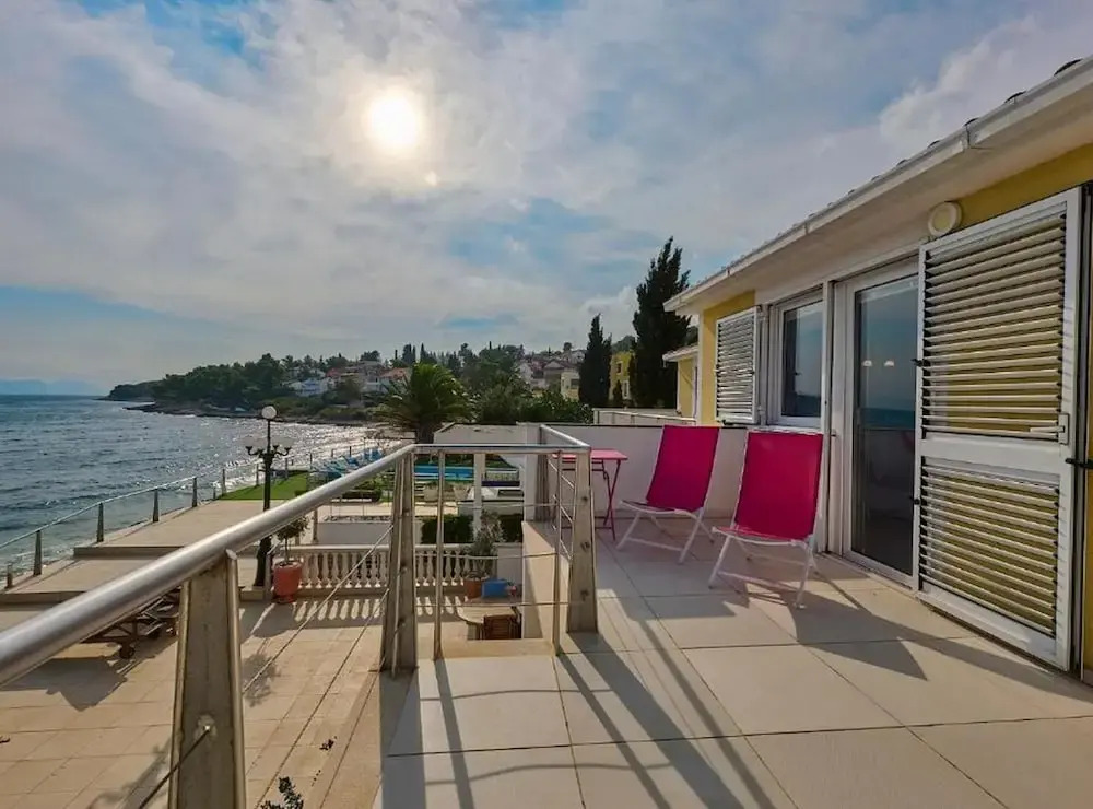 Sea Breeze Residence Villa by the Sea With Pool