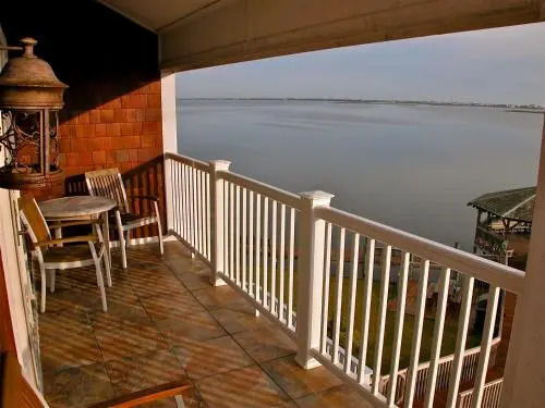 Oasis Suites Hotel