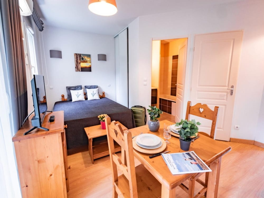 Cozy 2-bedroom Apartment for 4 People