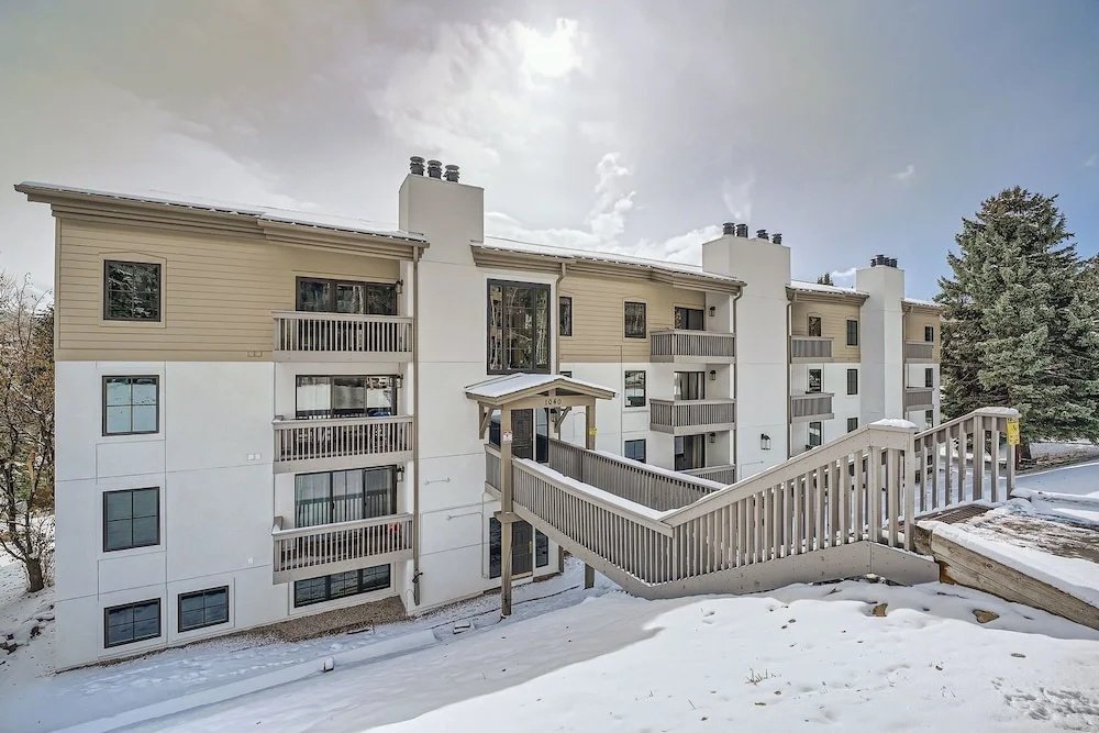 Snowlion Condos 302 3 Bedroom Condo by RedAwning