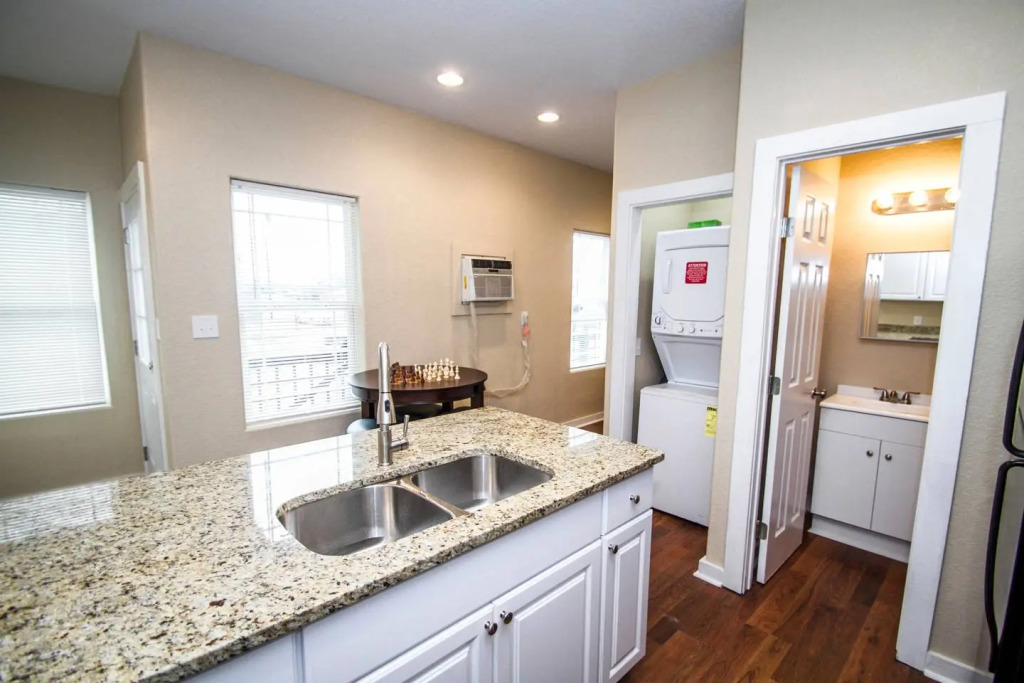 Hackberry St #B Renovated 2BR Near Downtown SA