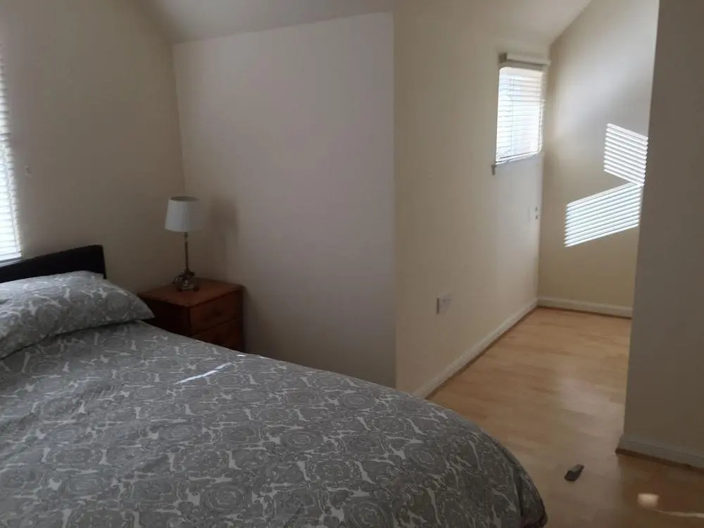 8 Varis Apartments