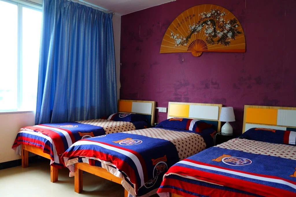 The stone bridge climbing hotel