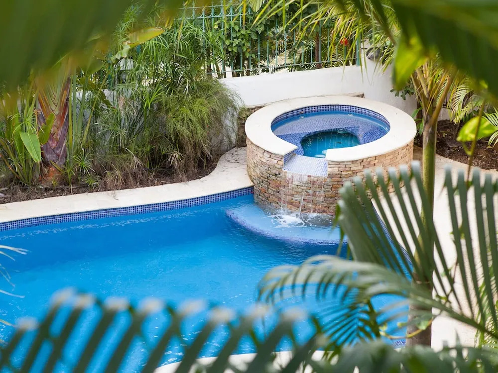 2 Bedroom Apartment Steps From The Beach