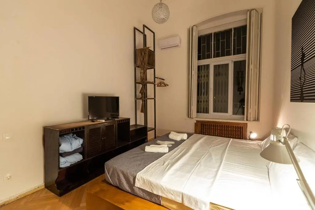 Wehost apartment with Fireplace