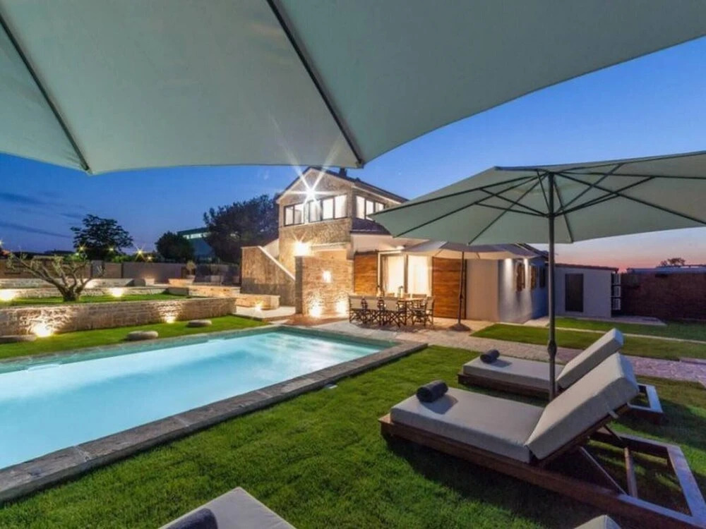 Magnificant 5 Stone Villa Royal