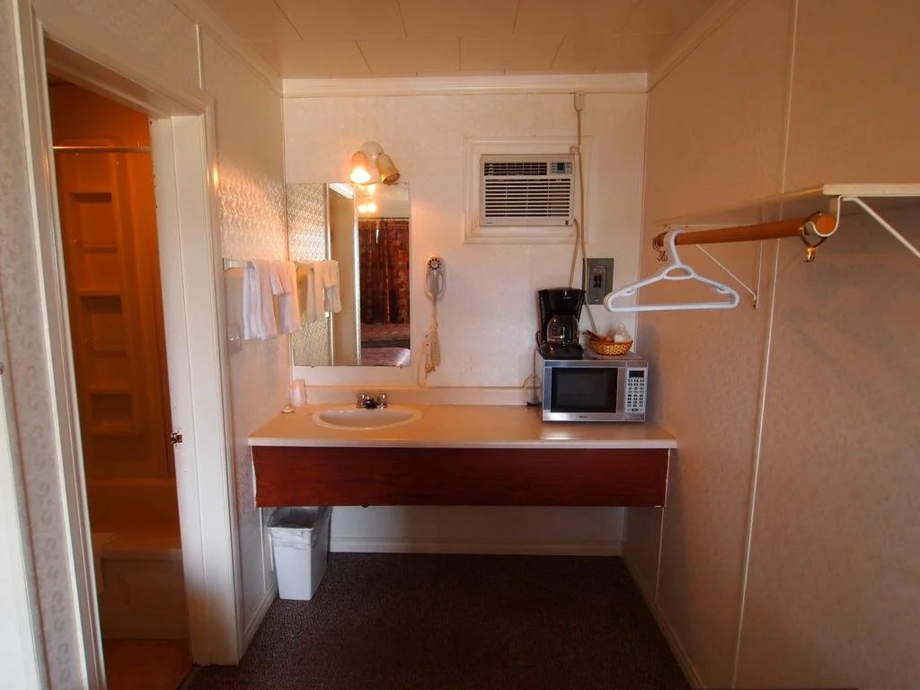 Lakeside Motor Inn