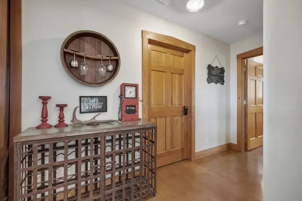 New! Stunning Ranch on 33 Acres W/hottubs&fire-pit
