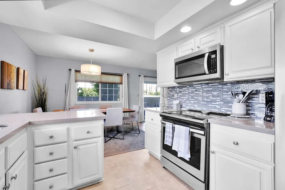 Relaxing Palm Springs Condo With Pool Access